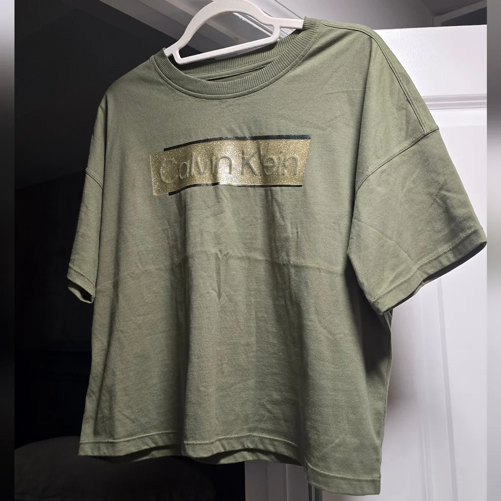 Cropped olive green Calvin Klein top - Picture 4 of 6